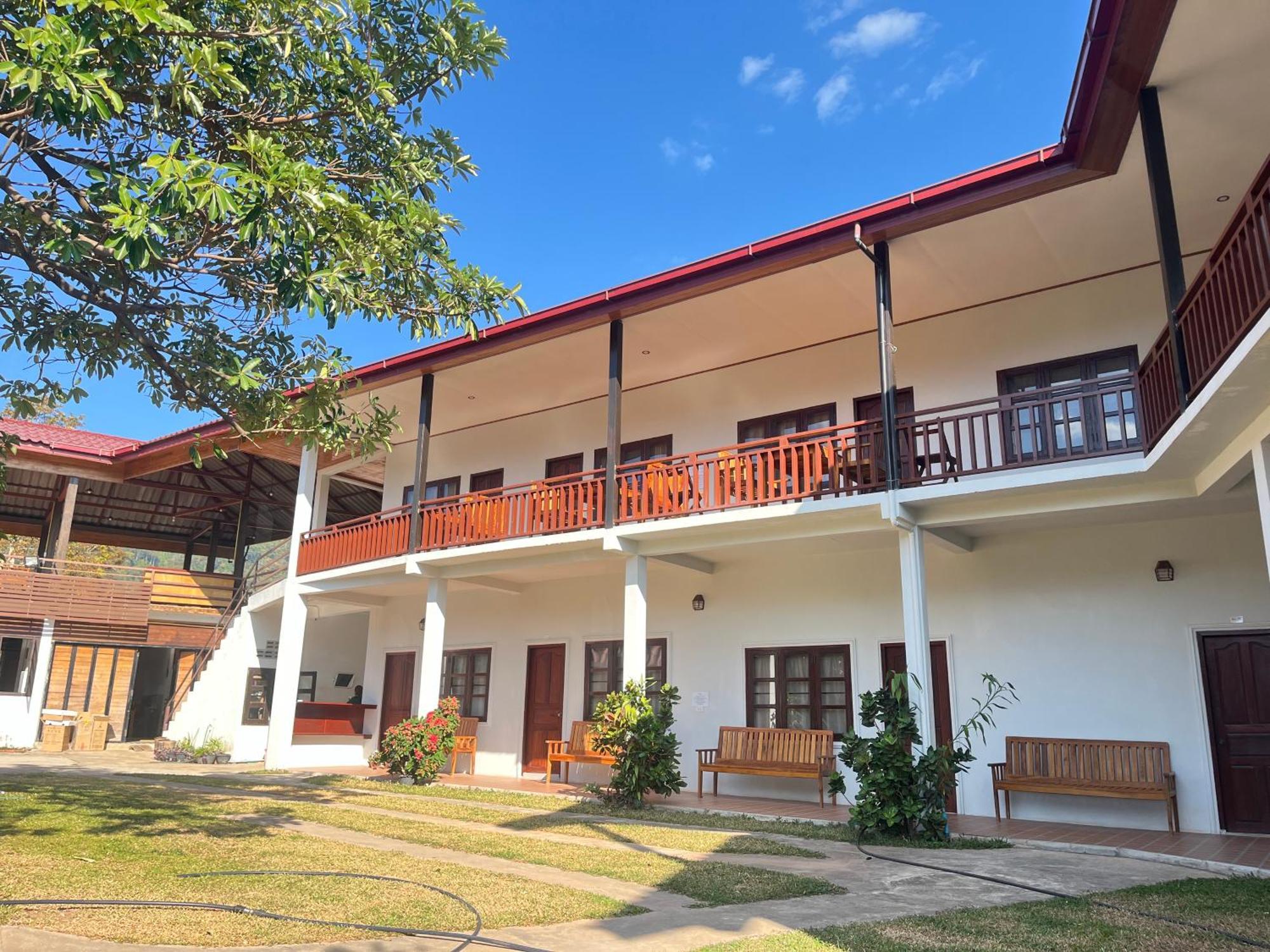 Sanhak Guesthouse 1 Ban Nahin-Nai Exterior photo