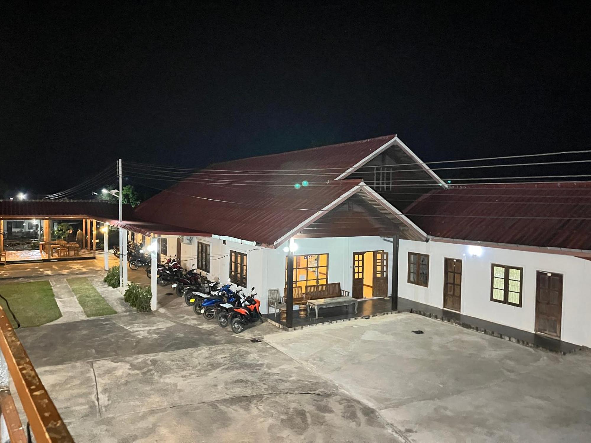 Sanhak Guesthouse 1 Ban Nahin-Nai Exterior photo