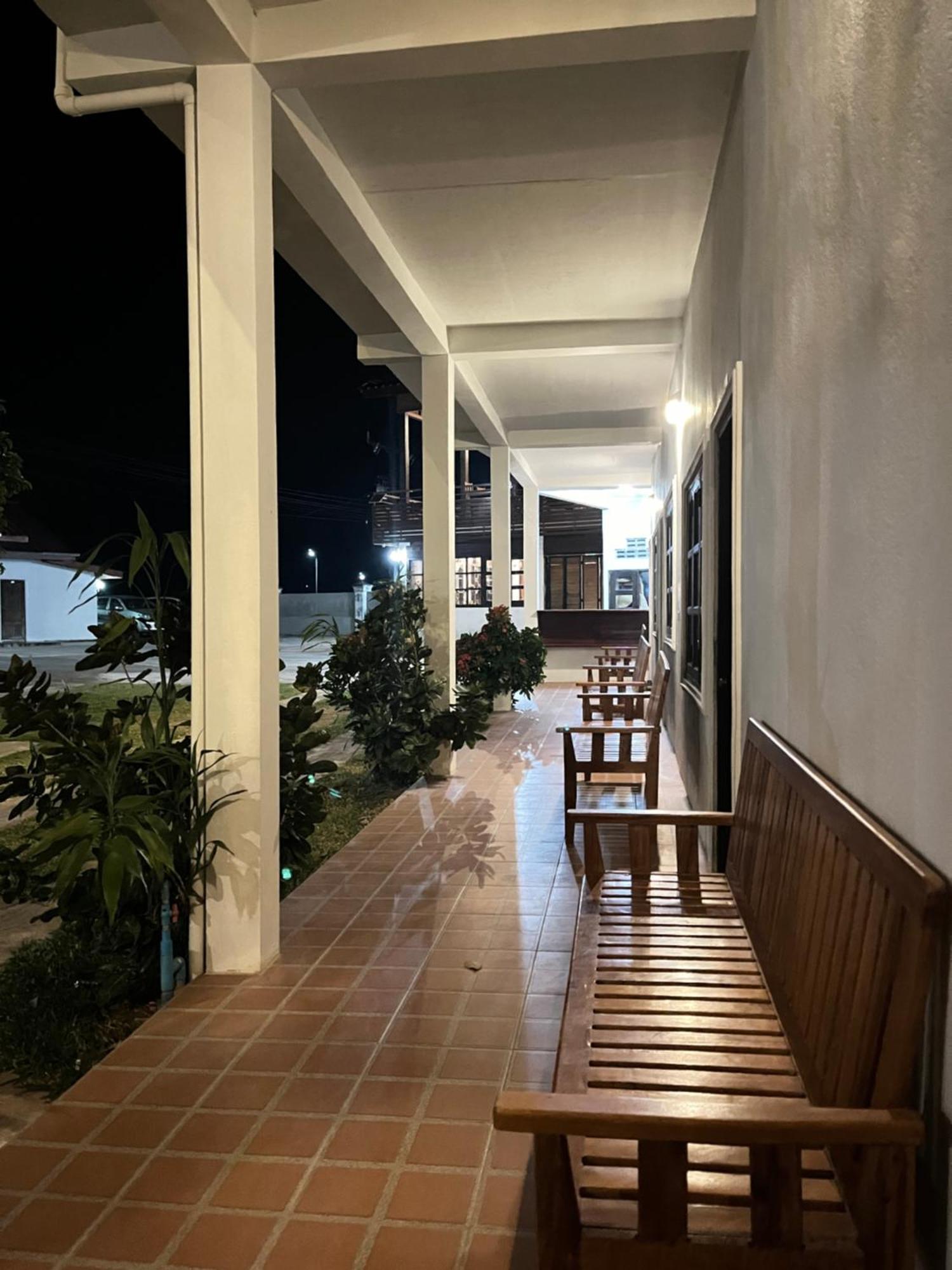 Sanhak Guesthouse 1 Ban Nahin-Nai Exterior photo